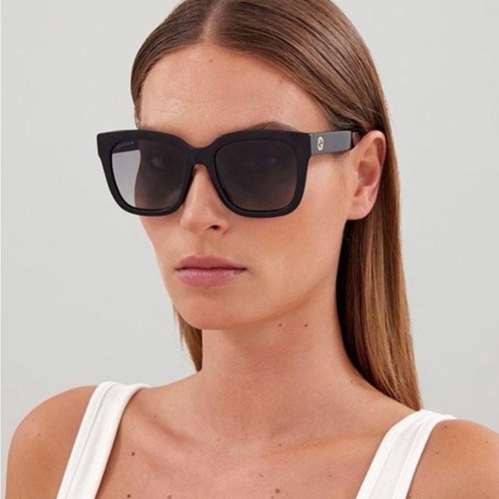 Gucci Elegant Black Square Sunglasses